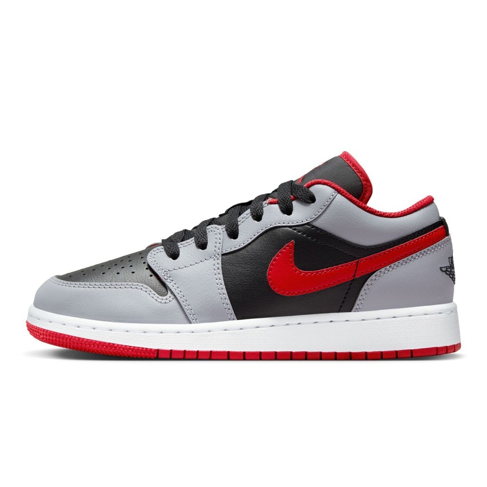 Nike Black and Red Athletic Shoes - Picture 4 of 9